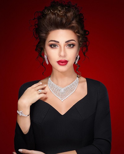 ميريام فارس متألٌّة بقلادة الماس من لازوردي Lazurde