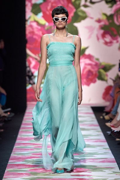 نظارات شمسية بيضاء مجنحة من بلومارين Blumarine