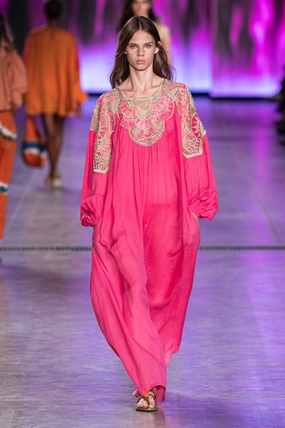 قفطان بالزخرفات من ألبيرتا فيريتي Alberta Ferretti