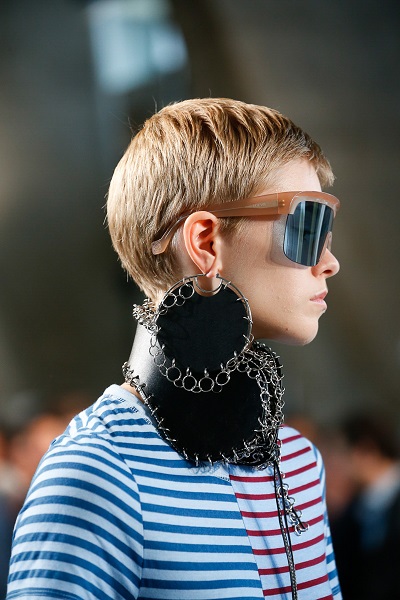 أقراط دائرية كبيرة من لويفي Loewe