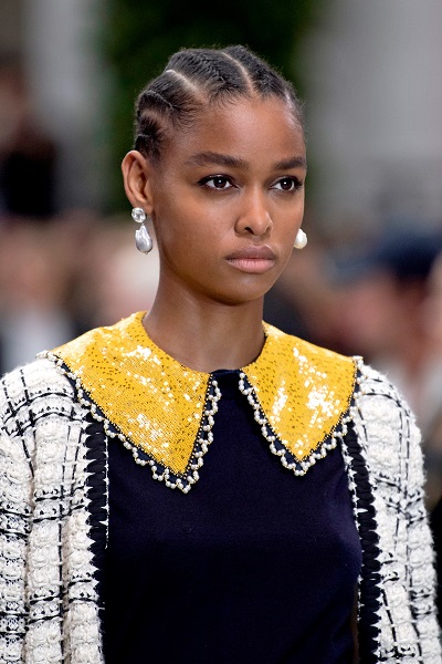 أقراط لؤلؤ أنيقة من توري بورتش Tory Burch