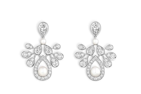 أقراط من الماس واللؤلؤ من شوميه Chaumet