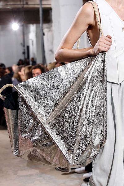شنط كبيرة من برونزا سكولر Proenza Schouler