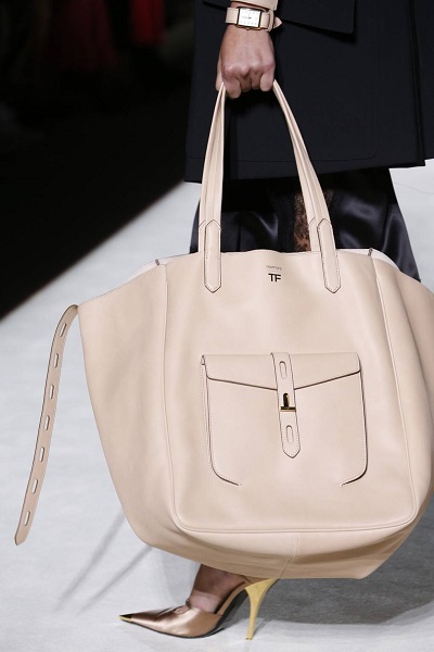 شنطة كبيرة من توم فورد Tom Ford