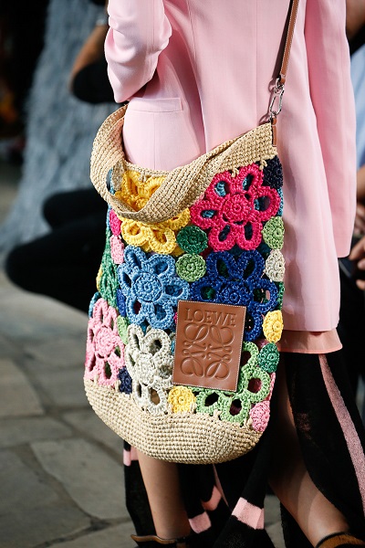 شنطة كروشيه من لويفي Loewe