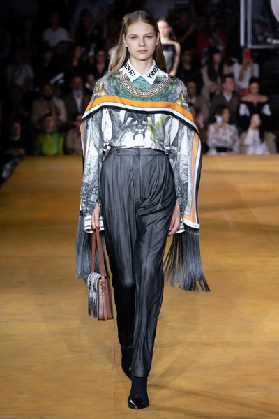 سكارف بالشراريب من بربري Burberry