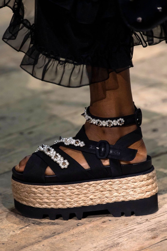 صندل بعكب بلاتفورم من سيمون روشا Simone Rocha