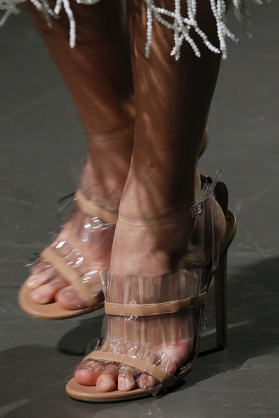 صندل كعب شفاف من ماري كاترانتزو Mary Katrantzou