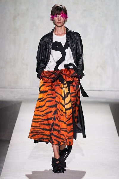 تنورة طويلة بطبعات الحيوانات من درايز فان نوتن Dries Van Noten
