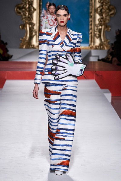 أزياء جريئة بالطبعات من موسكينو Moschino