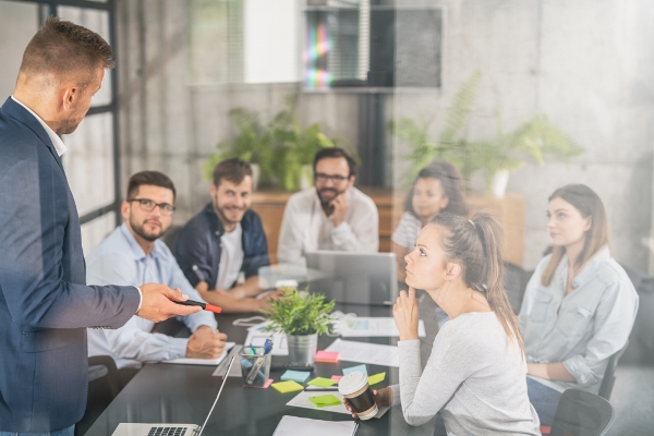 8 أخطاء تجافي الاتيكيت على الموظف تجنبها