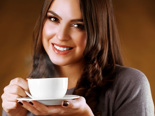 اتيكيت شرب القهوة في المجالس