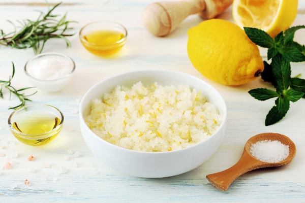 3 طرق مجربة لتنظيف المرحاض بعيدًا عن أثر المواد الكيميائية 