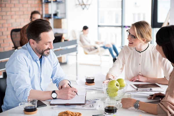 8 أخطاء تجافي الاتيكيت على الموظف تجنبها