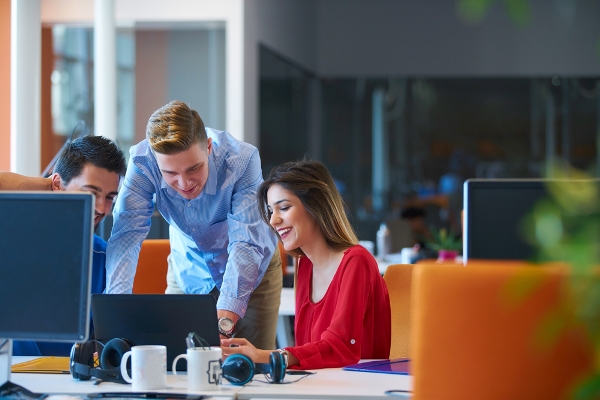 8 أخطاء تجافي الاتيكيت على الموظف تجنبها