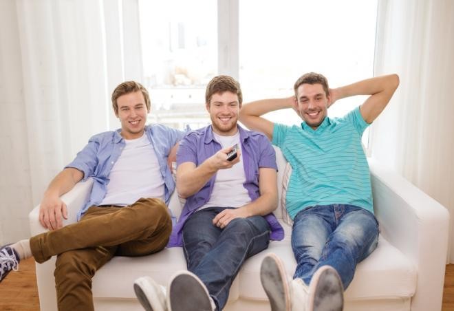 تعامل مع الزوج مع أصدقائه