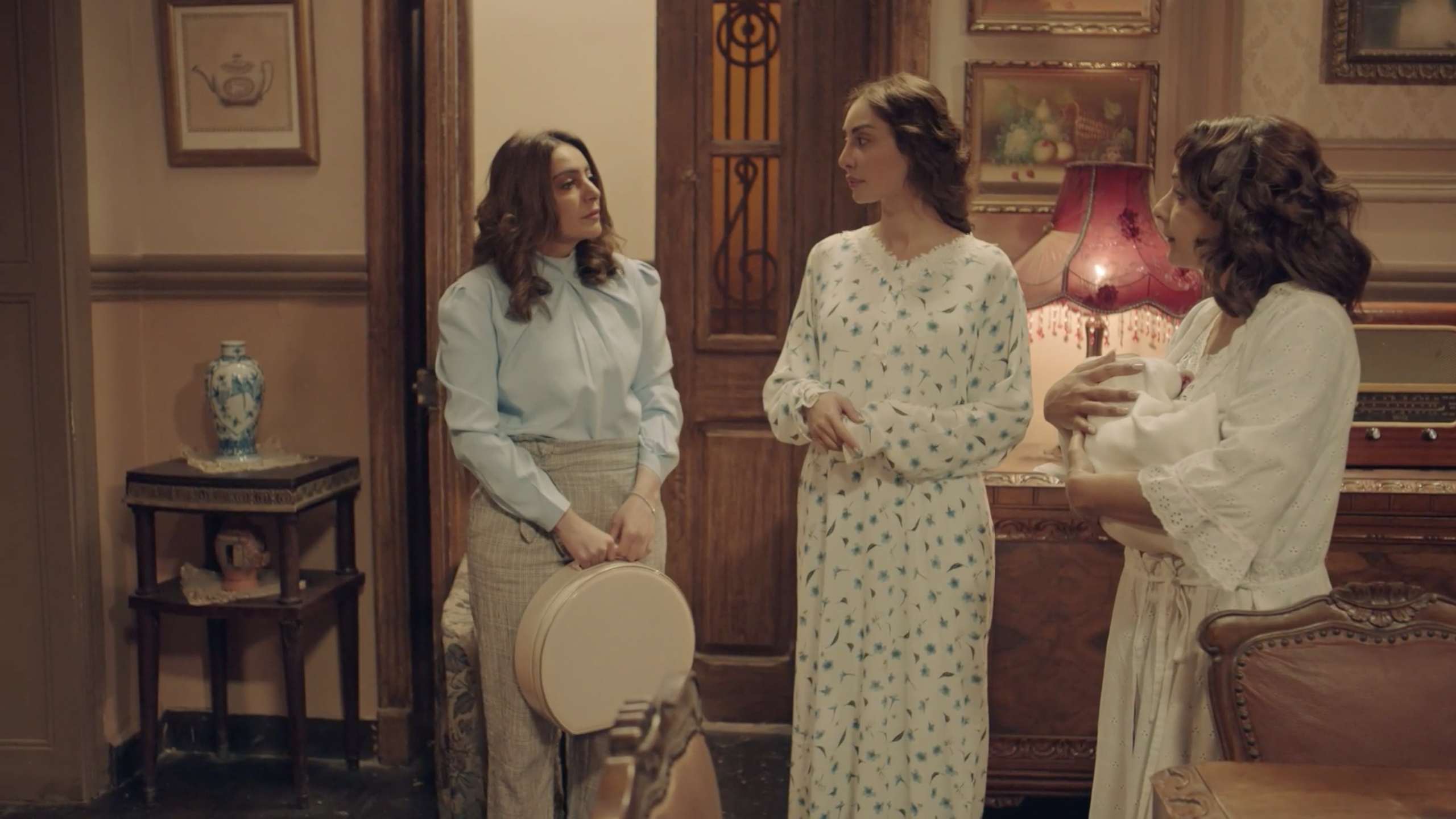 فاطمة الصفي ومرام البلوشي من مسلسل دفعة القاهرة