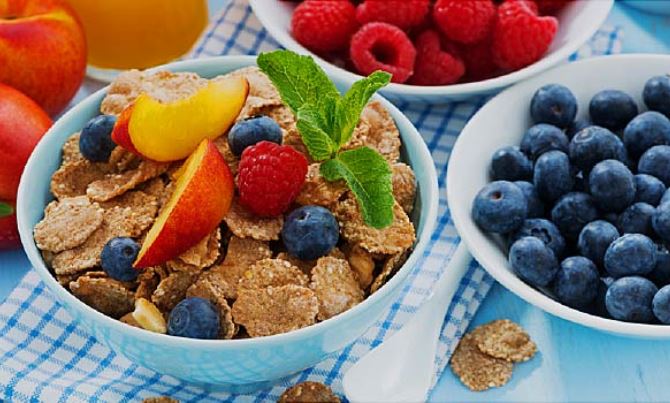تناولي 3 حصص من التوت أسبوعياً