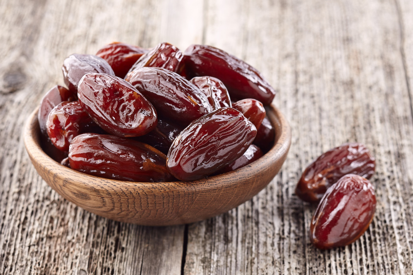لا تتخلي عن التمر وحب الرشاد لتحفيز العلاقة الجنسية
