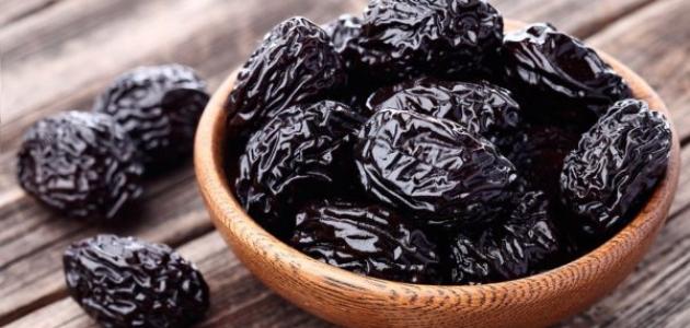 تناولي الزبب الأسود لتأخير الشيب