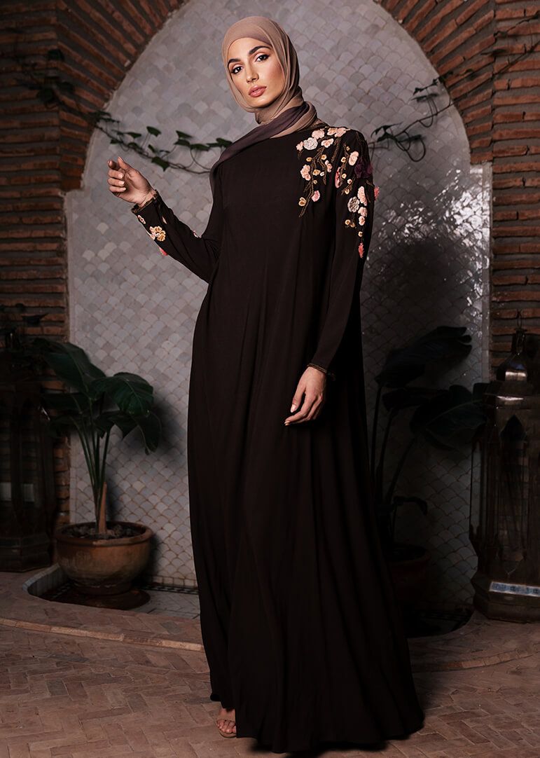 عبايات ساتان مطرزة