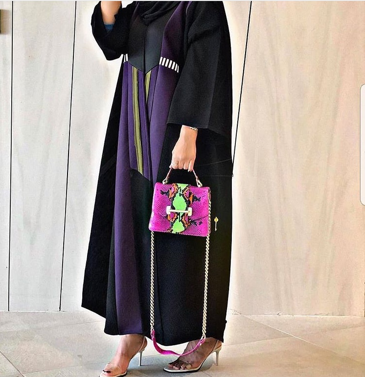 العباية بلوني الأسود والموف