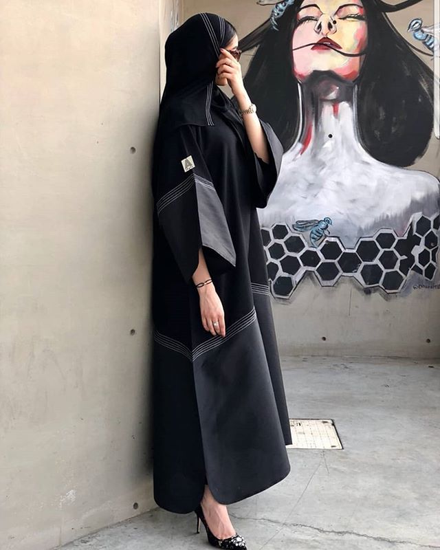 العبايه السوداء مع درجات رمادية