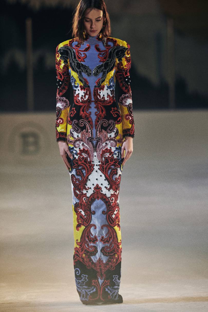 الفساتين الميدي الطويلة من Balmain