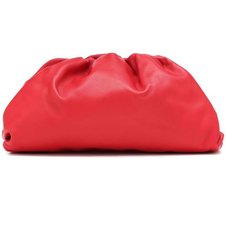 شنطة الـ Pouch Bag من Bottega Veneta