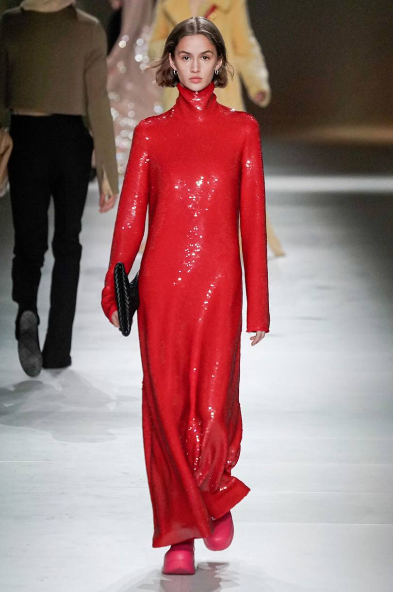   العبايه الميتالك على طريقة Bottega Veneta