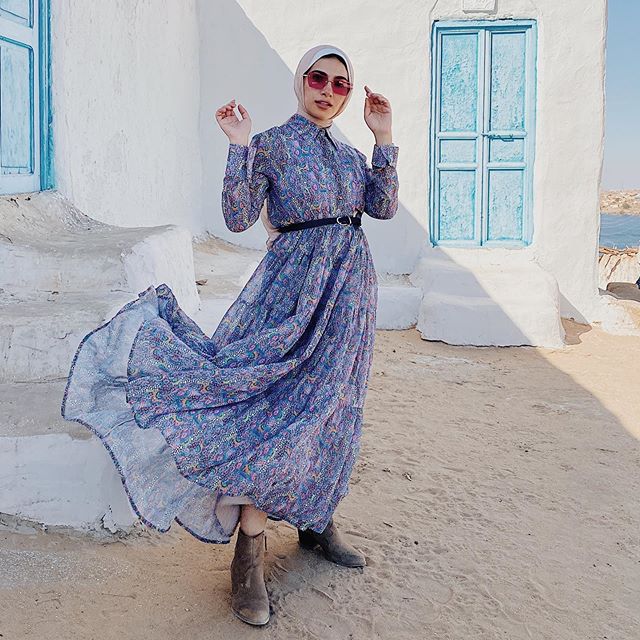 بوت الكاحل مع الفساتين لإطلالة الربيع