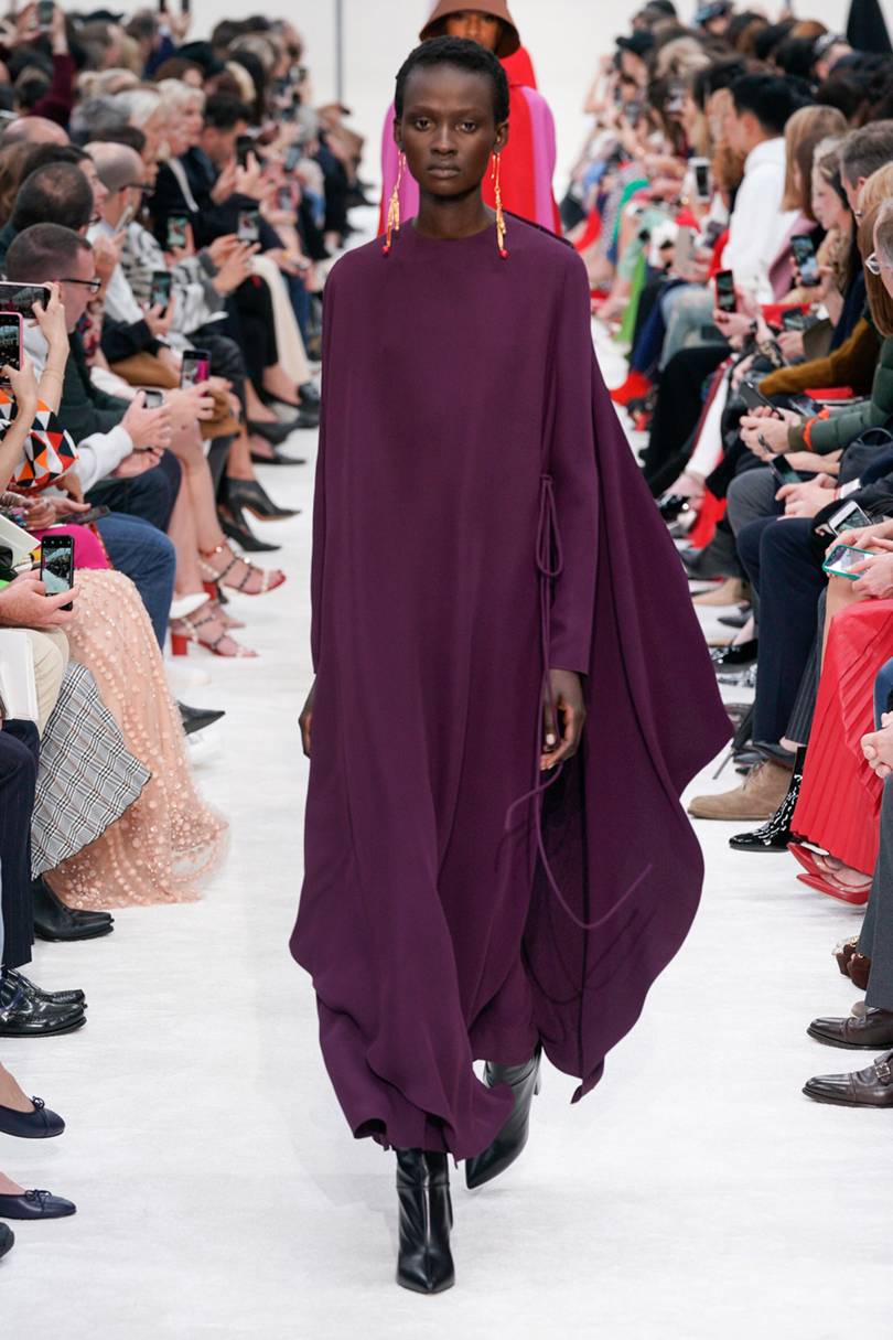 عبايات بألوان أنيقة للشتاء من Valentino