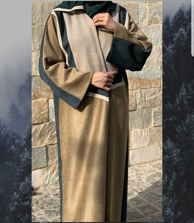 العبايات البيج بخامات ثقيلة