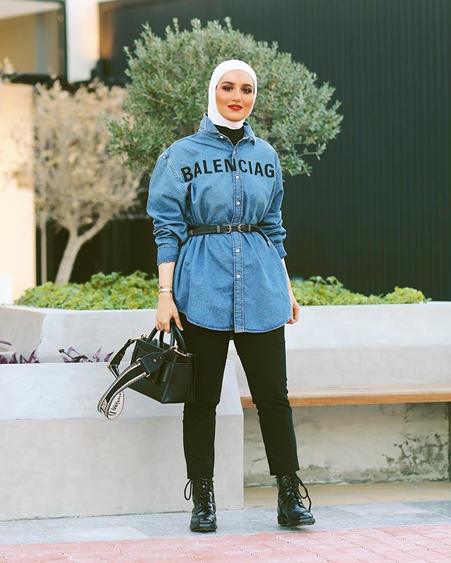 القميص الجينز مع حزام الخصر من وحي دلال الدوب