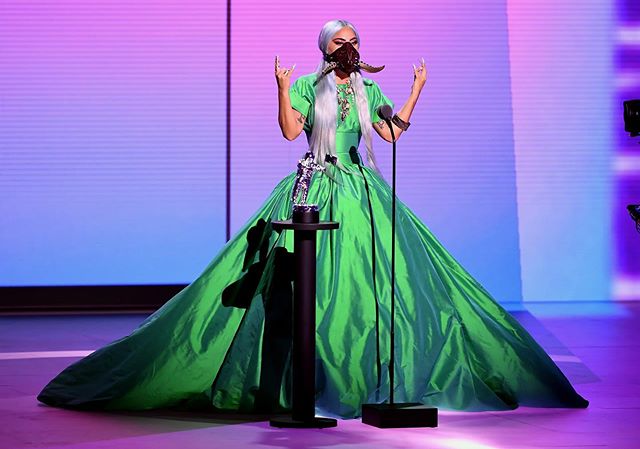 الليدي غاغا بأكثر من إطلالة مثيرة بحفل الـ MTV Video Music Awards