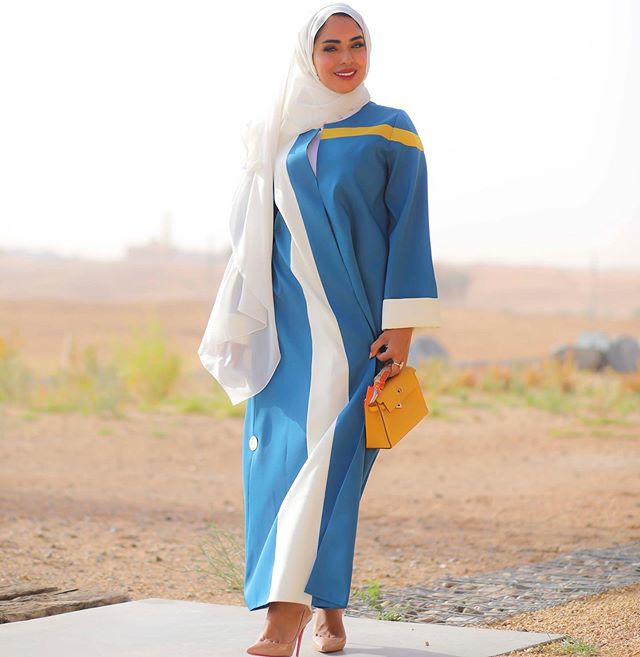 العبايه بألوان شبابية من فاطمة المازمي