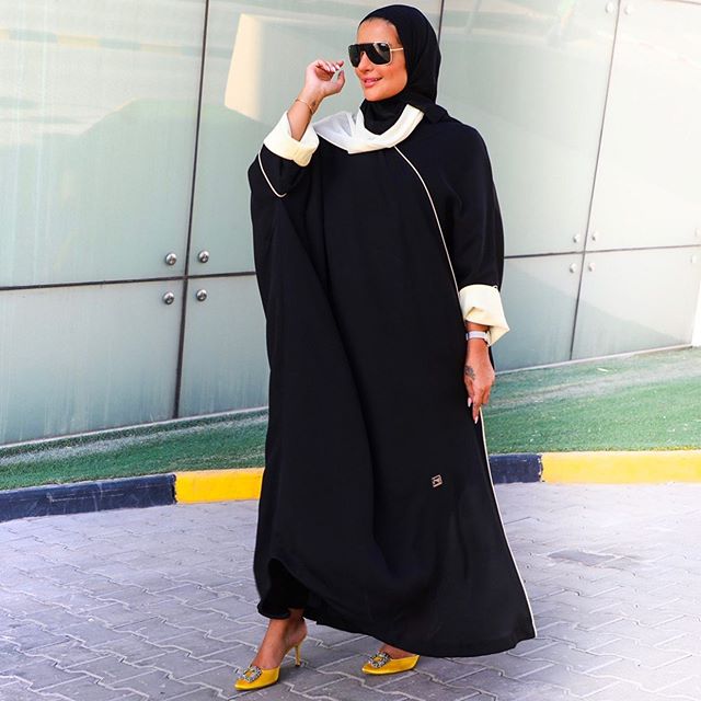 عبايه سوداء واسعة من فطامي بو حمد