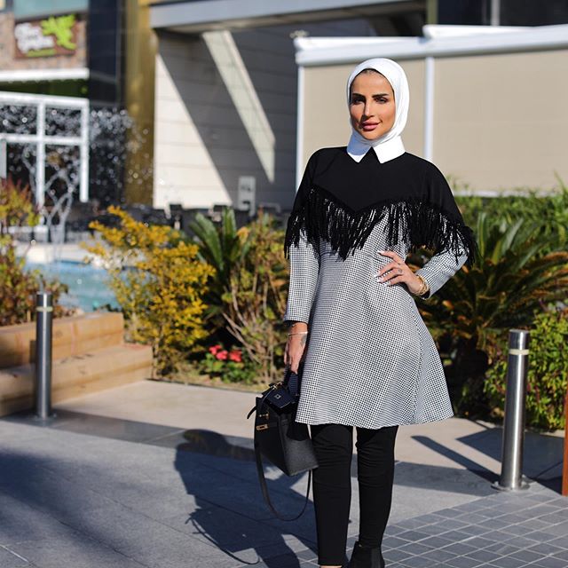 البلوزات الطويلة مع لمسة الشراشيب