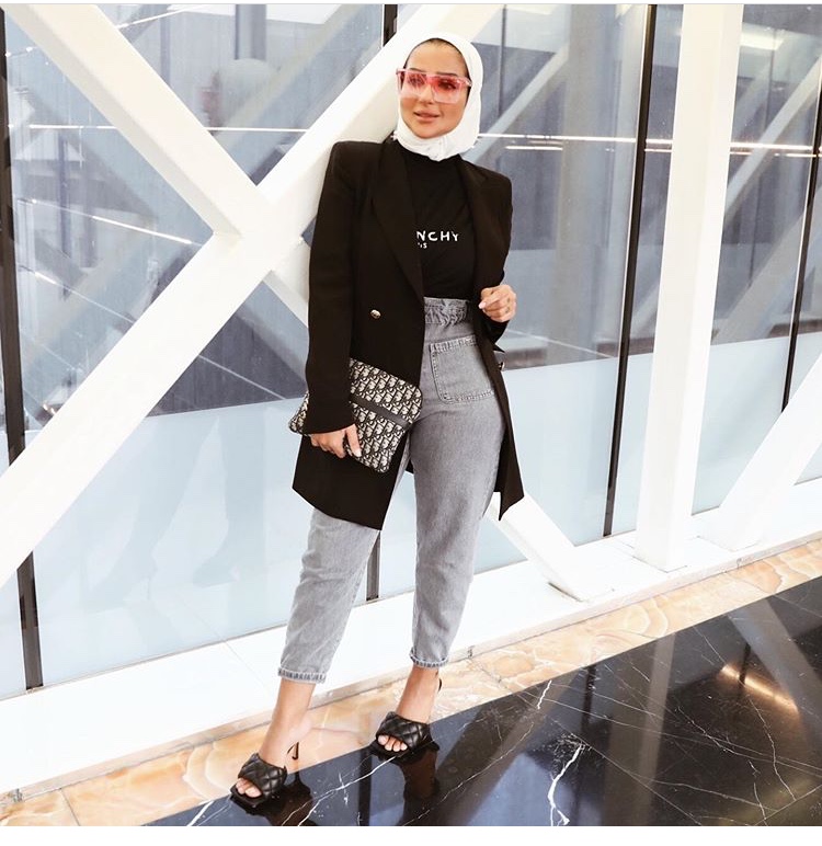 البناطيل عالية الخصر مع البليزر الواسع