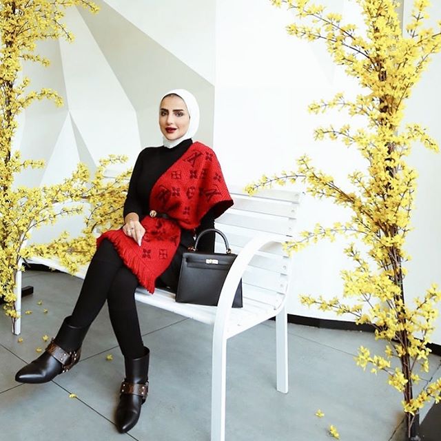  اعتماد السكارف في ملابسكِ الرسمية