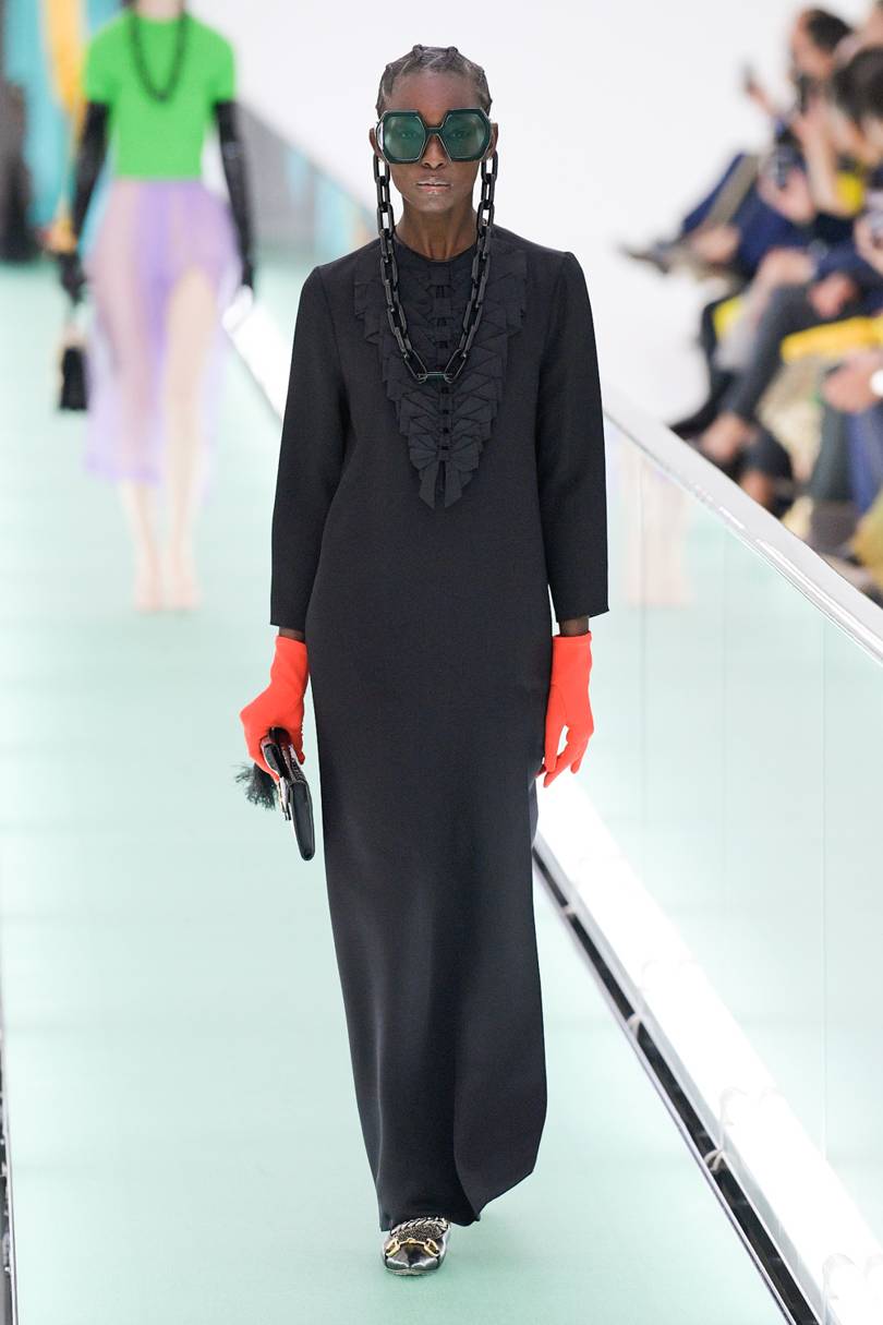 فساتين ميدي طويلة بسيطة وهادئة على طريقة Gucci