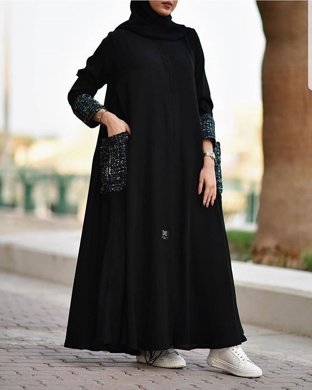 عبايات بجيوب كبيرة مطرزة