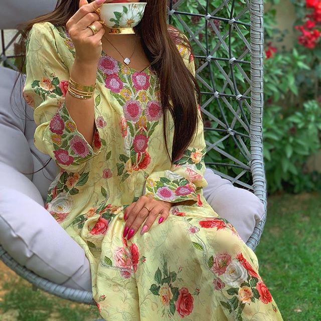 جلاليب برسومات الورود من وحي الفاشينيستا جوري