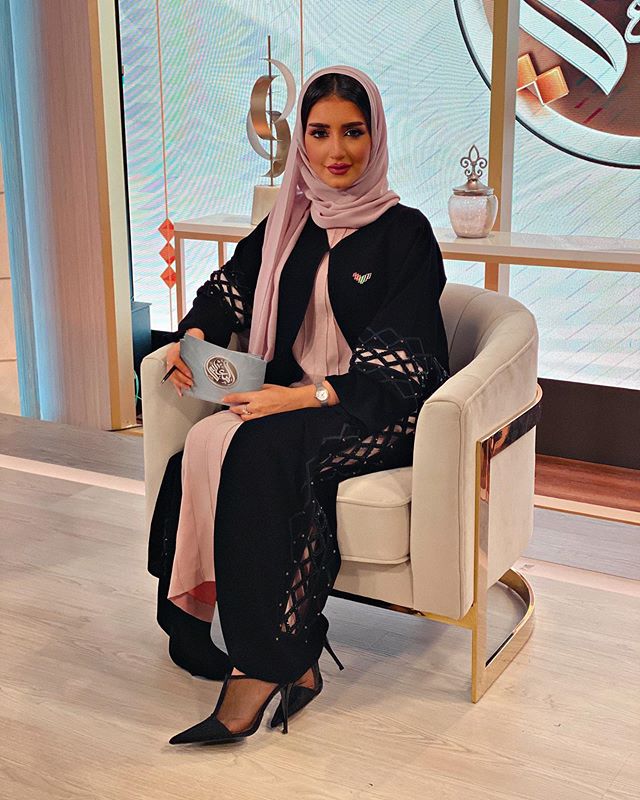 العبايه من قطعتين من خولة المراغي