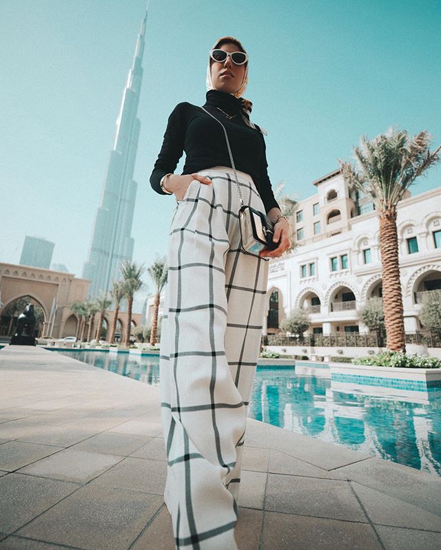 تنسيق البلوفر الصوف مع البناطيل الكاروهات