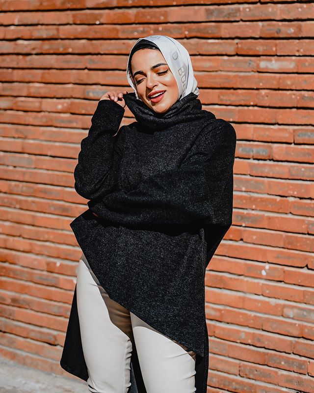 البلوزات الطويلة برقبة عالية