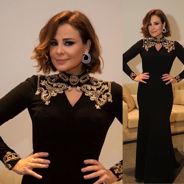   كارول سماحة بفستان أسود فخم بقصّة السمكة