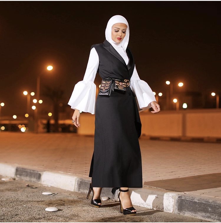الفستان البليزر الطويل من مرمر محمد