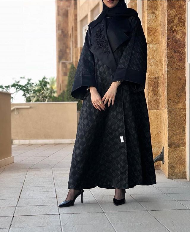 العبايه المعطف مع خامات سميكة