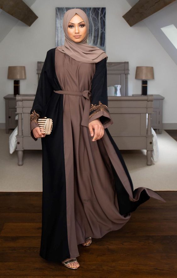 العبايات ذات حزام الخصر